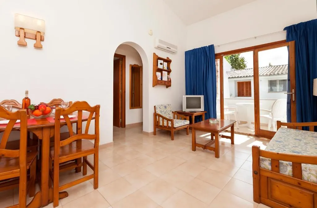 Apartment Apartamentos Leo Port de Pollenca Spain